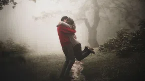 Aşk Sözleri Sevgilinizi Kalbinden Vuracak Romantik Sözler