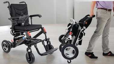 Hafif katlanabilir akülü sandalyelerin genel özellikleri nedir?