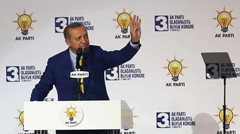 Cumhurbaşkanı Erdoğan yeniden partisinin başında