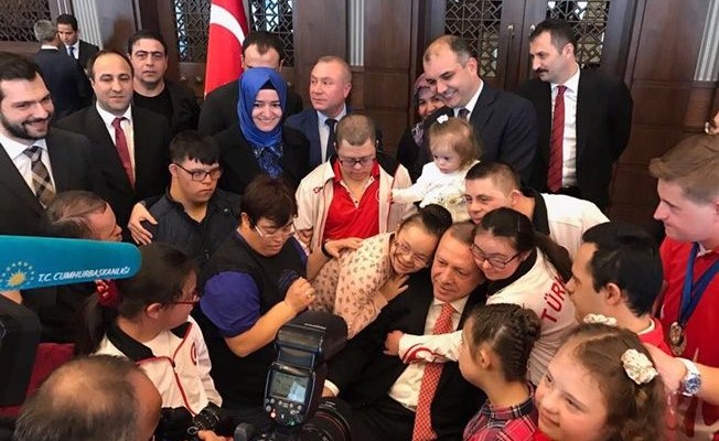 Cumhurbaşkanı Erdoğan Down Sendromlu Çocukları Ağırladı