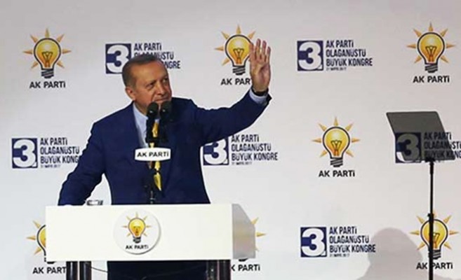 Cumhurbaşkanı Erdoğan yeniden partisinin başında