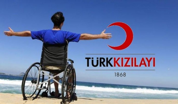 Kızılay engellilere tekerlekli sandalye bağışı yapıyor